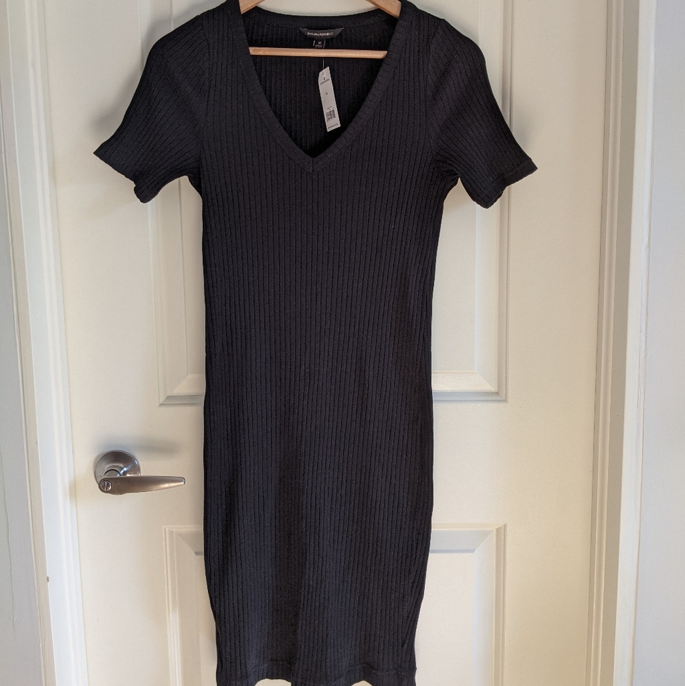 Ribbed v-nevk t-shirt dress